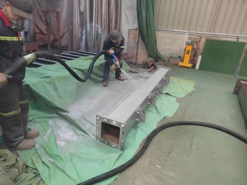 礦山設(shè)備防水聚脲噴涂機工藝